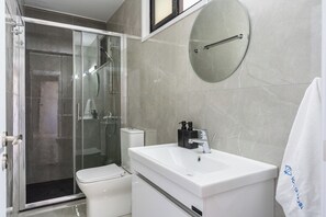 Apartment, 1 Bedroom, Kitchen, City View | Bathroom | Free toiletries, hair dryer, towels, soap - Gitane 1-Br Apt & Balcony in Larnaca (Larnaca)