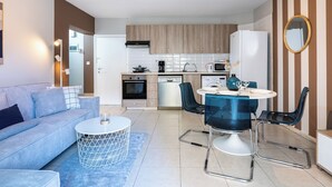 อพาร์ทเมนท์, 1 ห้องนอน, ห้องครัว, วิวเมือง | ห้องนั่งเล่น