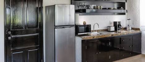 Comfort Studio, Lagoon View, Beachside | Private kitchen