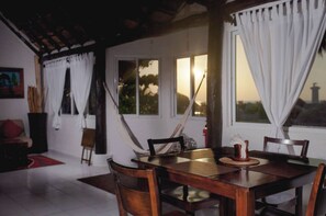 컴포트 로프트, 부분 바다 전망 | 거실 공간