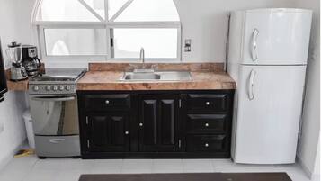 Comfort Loft, Partial Sea View | Private kitchen