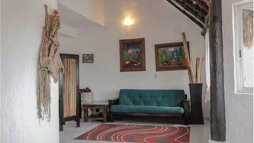 Loft Confort, vista parcial al mar | Área de sala de estar