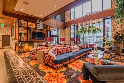 17th‑Floor Skyline View • Sauna • Lobby Coffee • Steps to Dining & Stadiums