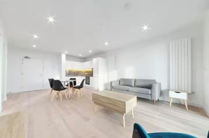 Living area - Chic River View, 2 Bedroom Apartment (London)