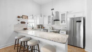 Microones, forn, placa de cuina i rentaplats