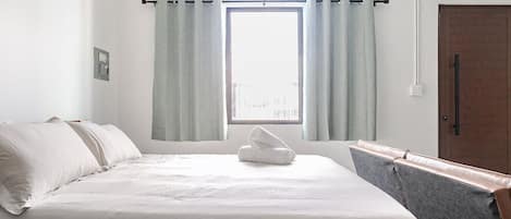 2 bedrooms, iron/ironing board, WiFi, bed sheets