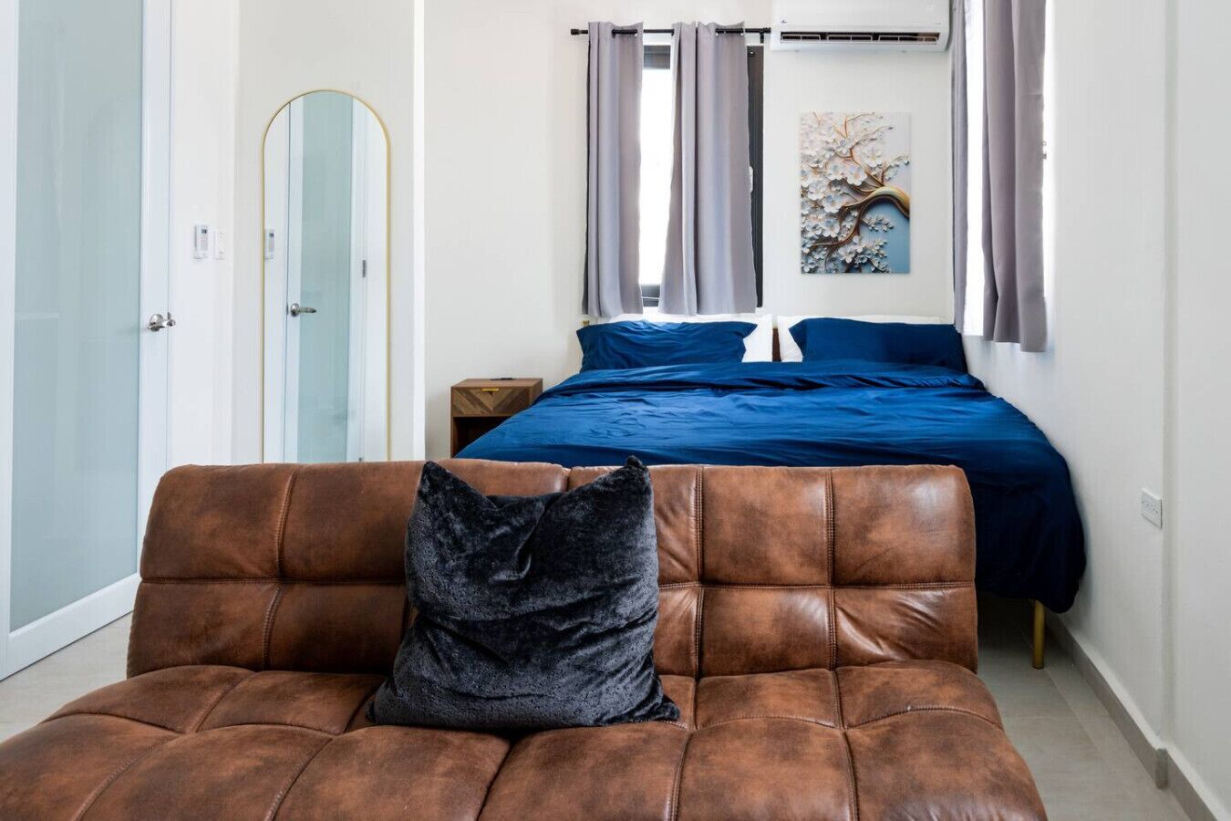 2 bedrooms, desk, iron/ironing board, WiFi