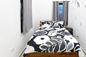 1 chambre, bureau, fer et planche à repasser, Wi-Fi