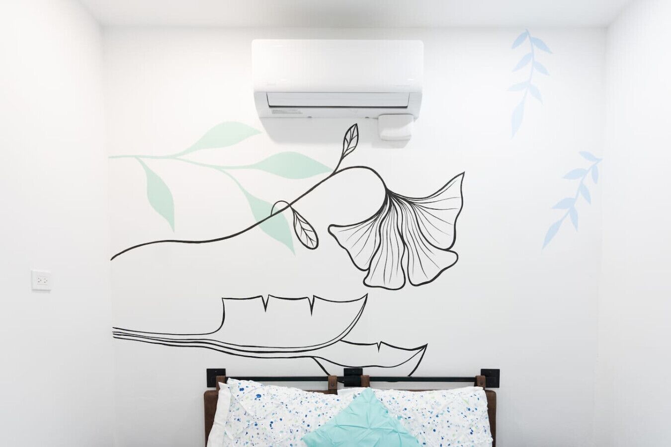 1 dormitorio, escritorio, tabla de planchar con plancha y wifi