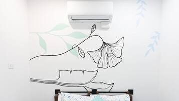 1 dormitorio, escritorio, tabla de planchar con plancha y wifi