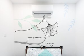 1 dormitorio, escritorio, tabla de planchar con plancha y wifi