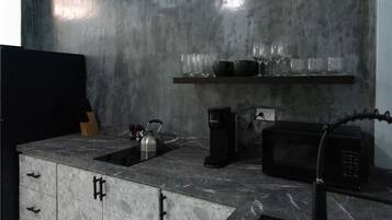 Refrigerador, microondas, parrilla de estufa y lavavajillas