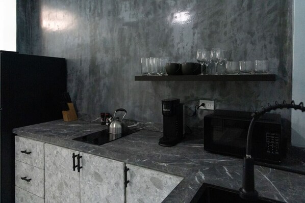 Refrigerador, microondas, parrilla de estufa y lavavajillas 