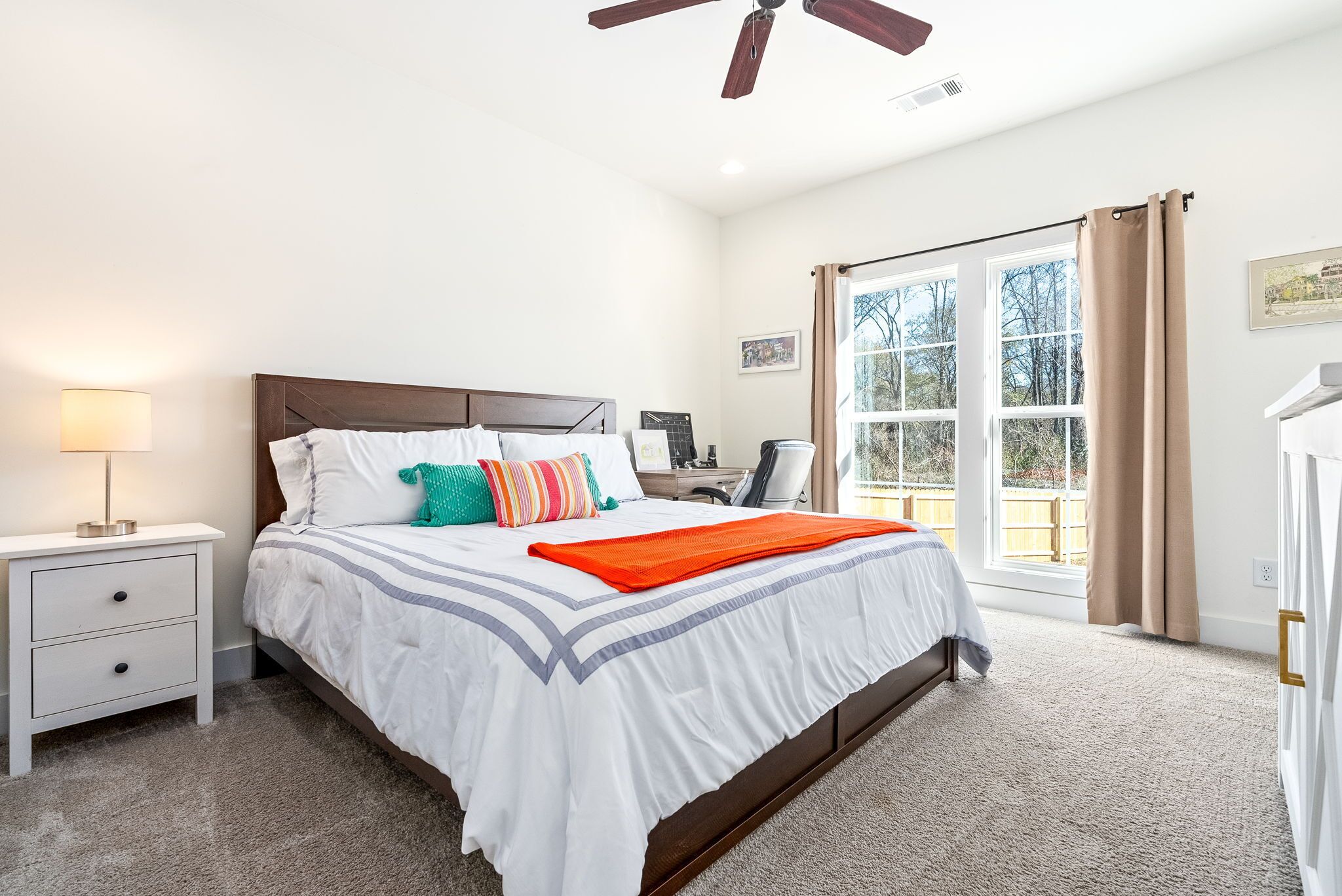 3 bedrooms, desk, iron/ironing board, free WiFi