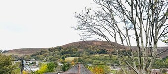 Peaceful Gaen - Ty Serene with a Hillside Haven with Rustic Charm & Valley Views