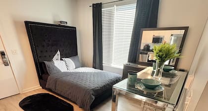 Spacious Studio Living with Lounge Space â Close to Downtown & Hospitals!