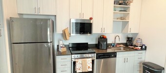 Spacious Studio Living with Lounge Space — Close to Downtown & Hospitals!