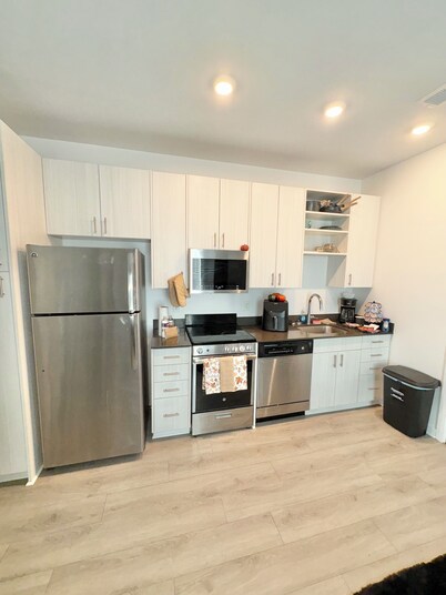 Spacious Studio Living with Lounge Space — Close to Downtown & Hospitals!