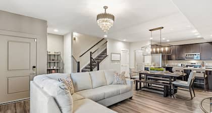 Modern Mountain Escape with Amazing Views