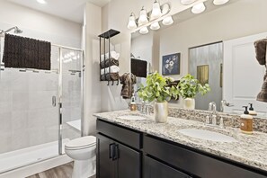 Towels, toilet paper - Modern Mountain Escape with Amazing Views (Colorado Springs)