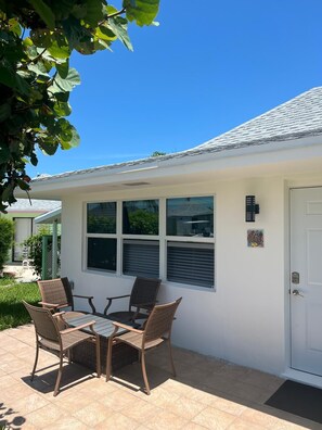 Terrace/patio - Villa Sea La Vie de  Sharon - Escape to Paradise (Treasure Cay)