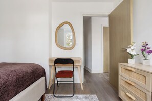 1 habitación, tabla de planchar con plancha, cuna de viaje y wifi 