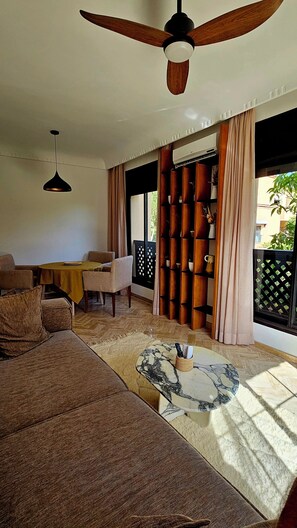 Smart TV - Dar Hegoa: your warm and sunny villa. (Ennakhil South)