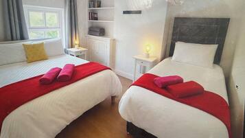 3 bedrooms, iron/ironing board, WiFi, bed sheets