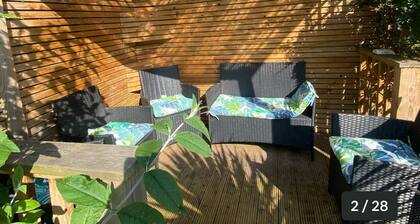 Cosy Georgian 3-bedroom cottage, close Airport/City Centre/Coast