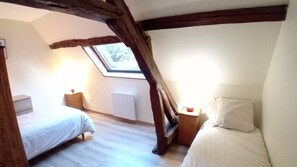 3 chambres, fer et planche à repasser, Wi-Fi gratuit, draps fournis