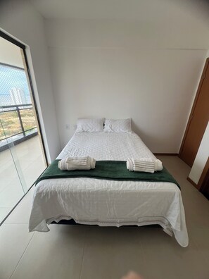 3 habitaciones, tabla de planchar con plancha, wifi y ropa de cama 