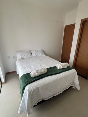3 habitaciones, tabla de planchar con plancha, wifi y ropa de cama 