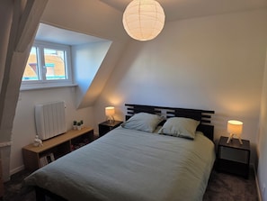 2 bedrooms, desk, soundproofing, iron/ironing board