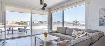 리바디아의 하모니아 2-베드룸 아파트먼트, 수영장 있음