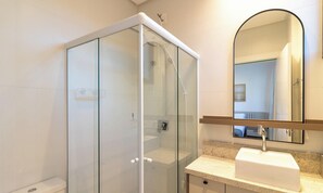 Basic Apartment | Bathroom -  Aptos em prédio a 90 m da praia de Perequê - RIHs (Porto Belo)