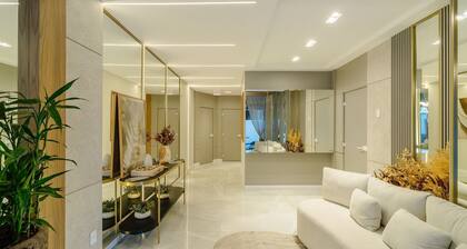 Aptos em prédio a 90 m da praia de Perequê - RIHs