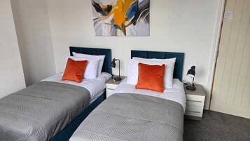 5 bedrooms, free WiFi, bed sheets