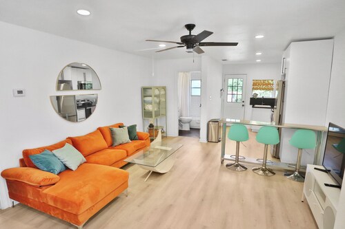 SATX Hideaway|HotTub|Golf |Karaoke|Tower of the Americas|The Alamo|Games |DT 3mi