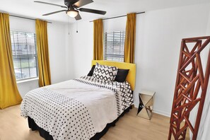 3 bedrooms, desk, iron/ironing board, WiFi - SATX Hideaway|HotTub|Golf |Karaoke|Tower of the Americas|The Alamo|Games |DT 3mi (San Antonio)