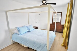 3 Schlafzimmer, Schreibtisch, Bügeleisen/Bügelbrett, WLAN