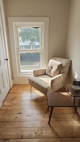 Central Large 3-bedroom apartment in Keene