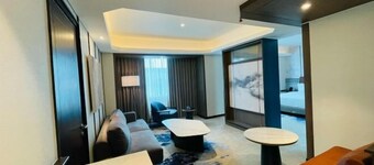 Grand Anara Airport Hotel