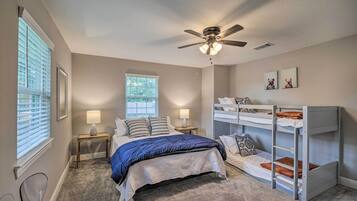 6 bedrooms, desk, iron/ironing board, free WiFi