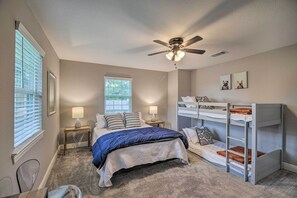 6 bedrooms, desk, iron/ironing board, free WiFi