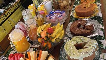 Free daily continental breakfast