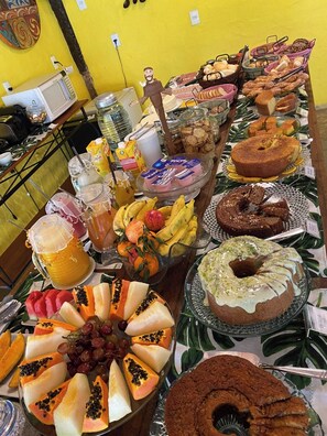 Free daily continental breakfast