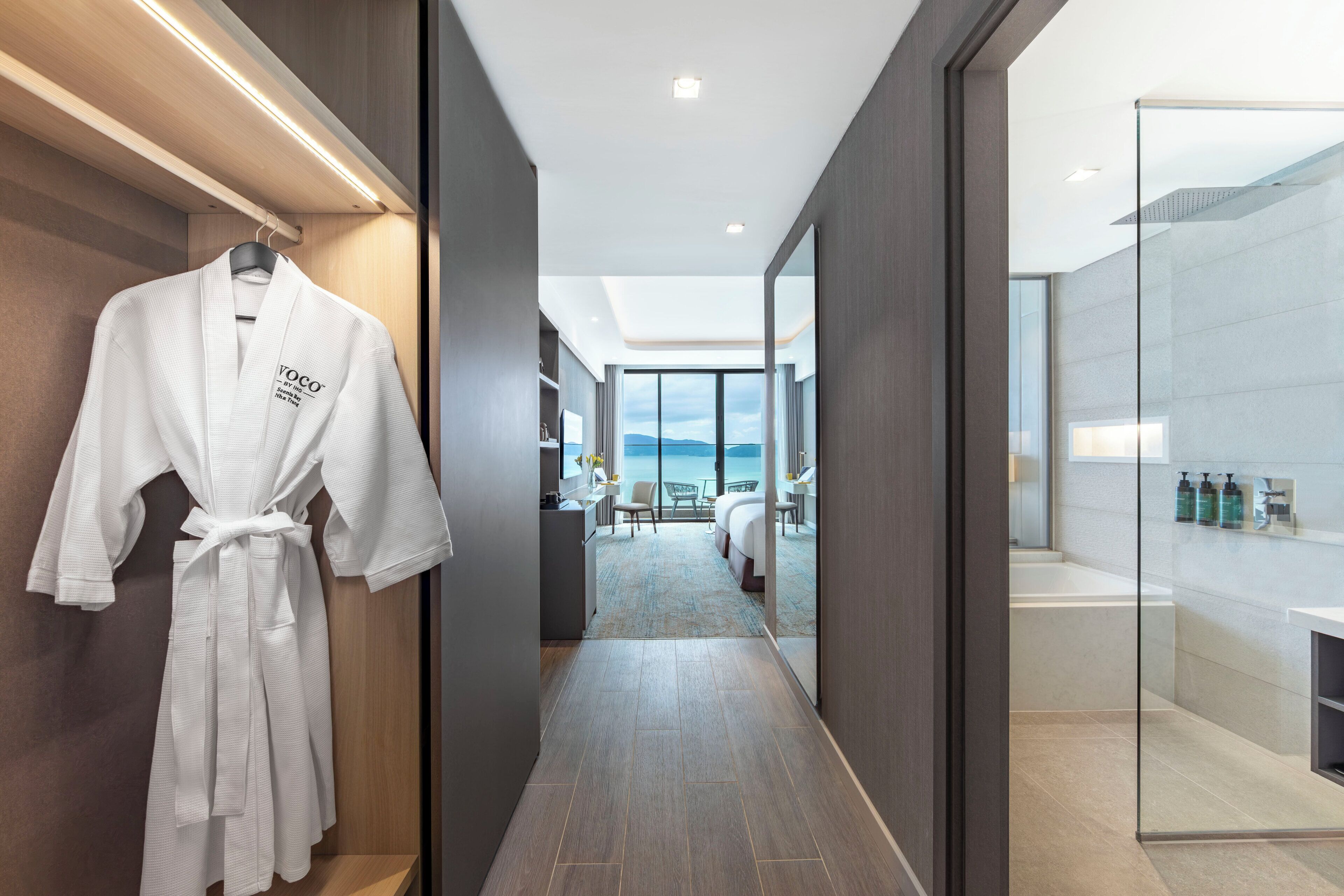 Literie de qualité supérieure, matelas mémoire de forme, minibar