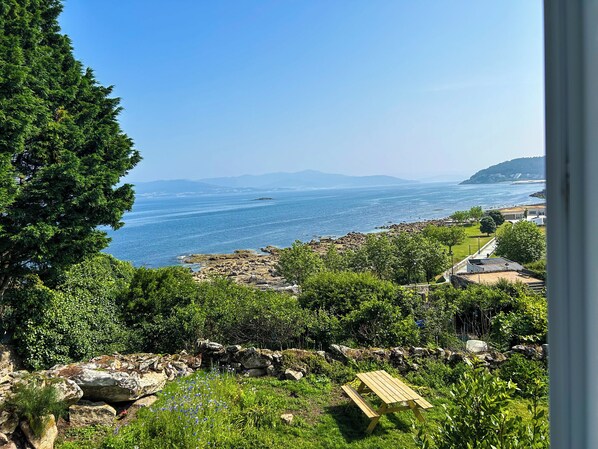 Property grounds - OLarDasOlas Oceanfront house with garden in Porto do Son (Porto do Son)