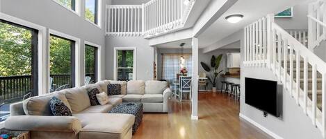 Televisión y chimenea