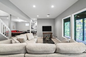 Télévision, cheminée